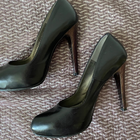 Salvatore Ferragamo Fabulous Black Pumps - Picture 6 of 6